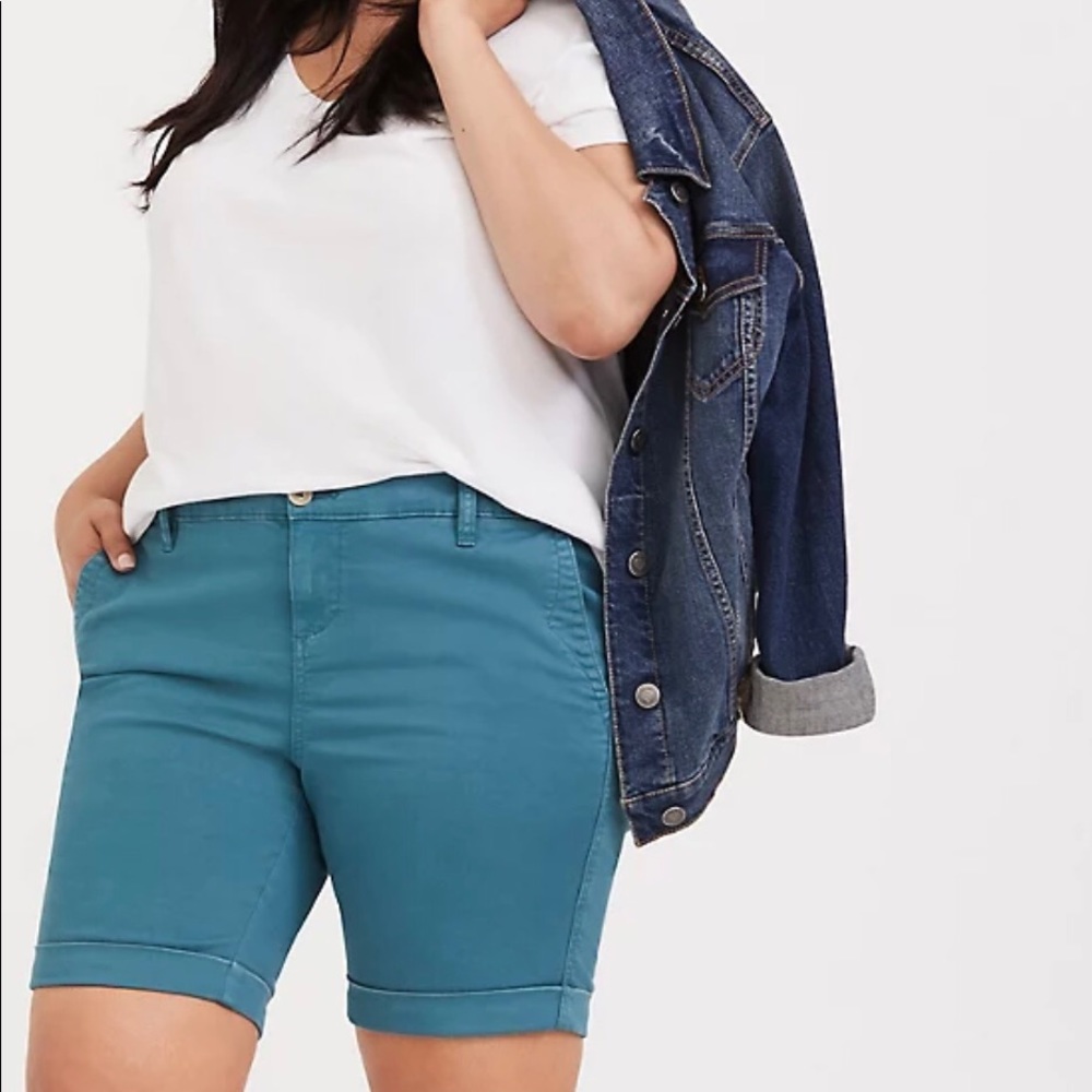 Avenue chino Beautiful blue Capri pants women’s 16